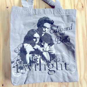 Twilight Saga Bella and Edward Tote - Hot Topic